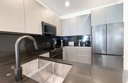 Four Corners Apartment | Upstay - Modern Family Townhouse w Private Pool