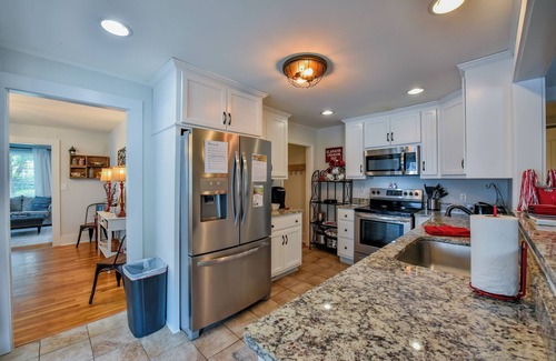 Forest Lake House | Uptown Bama House - Walk to the stadium & downtown!