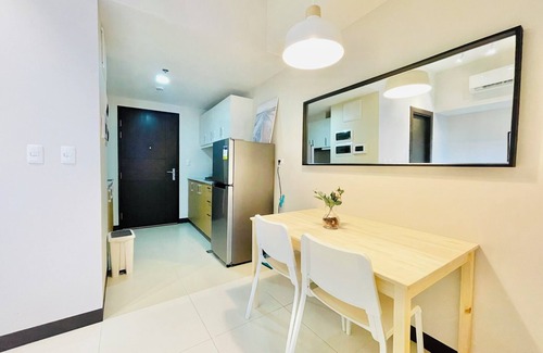 Bonifacio Global City Apartment | Uptown Parksuites 1