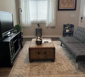 First Ward Apartment | Uptown Townhouse Studio Apartment -WiFi-10 min walk to Spectrum Center