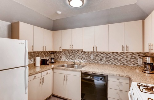 Oak Lawn House | Uptown welcoming 2+2 w/patio & Katy-trail access!