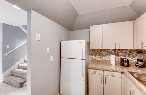Oak Lawn House | Uptown welcoming 2+2 w/patio & Katy-trail access!