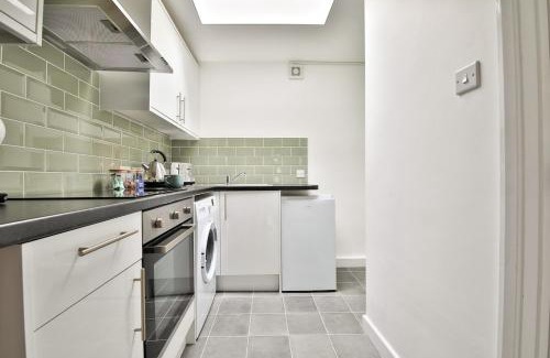 Splott Apartment | Urban 2-bed House - 6 mins away from City Centre!