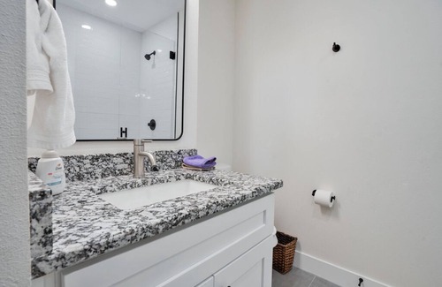 Fort Worth Apartment | Urban 2-bedroom apartment one block from Texas Wesleyan in Fort Worth!