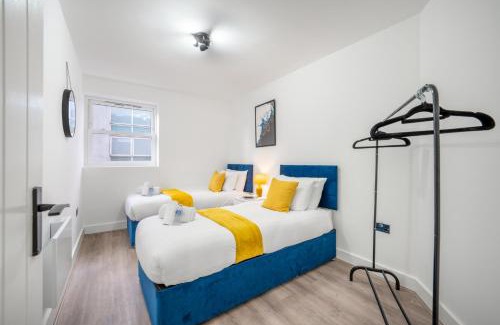 West Ham Apartment | Urban And Trendy Stratford Property Sleeps 8 Free Parking Wifi