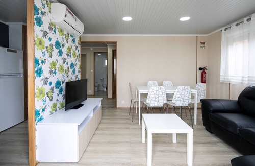 Ferrel House | Urban Art Camping Bungalow XL, located near beach