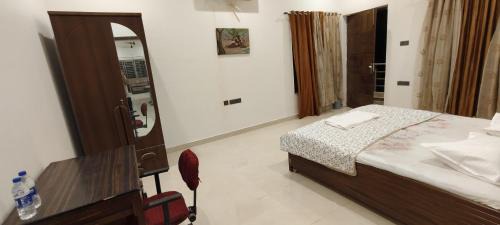 Varanasi Apartment | Urban Bliss- Luxury Villa- Gym, library, 5 Min DLW, 10 Min Station & BHU