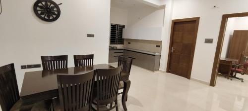 Varanasi Apartment | Urban Bliss- Luxury Villa- Gym, library, 5 Min DLW, 10 Min Station & BHU