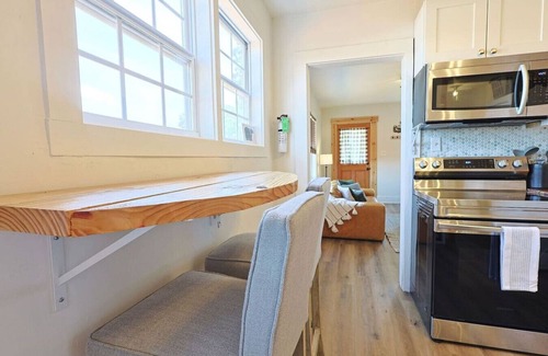 Knoxville House | Urban Cabin-Themed Duplex ⫸ Walk to Happy Holler