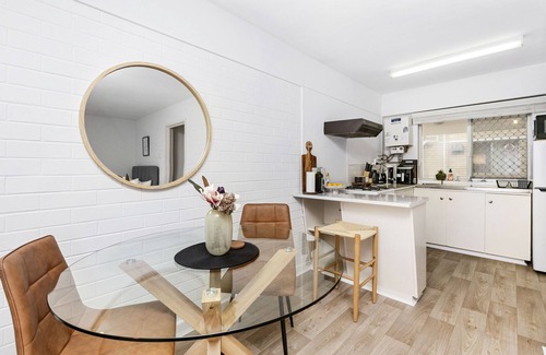 Victoria Park Apartment | Urban Chic Studio by 'the Strip'