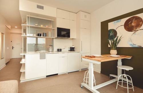 Old Fourth Ward Hotel | Urban Escape | 3x Family Stay w/Rooftop Access | Close to Prime Hotspots