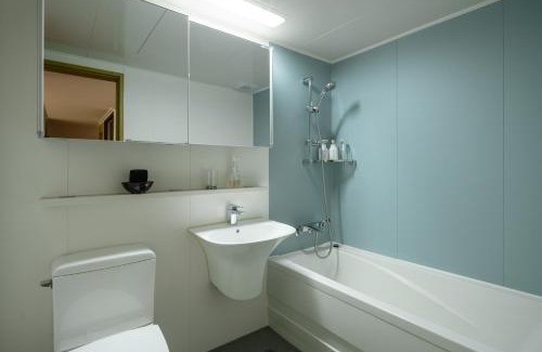 Seocho-gu House | Urban Escape for Women