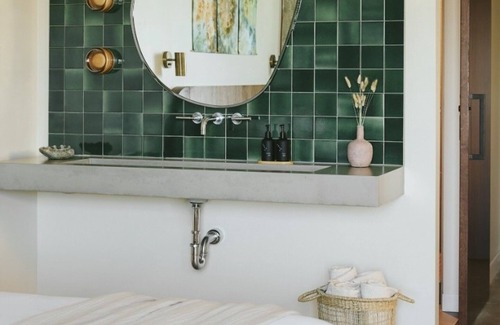 East Bank Hotel | Urban Escape with Vibrant Lounge, Pool – Near Downtown Hotspots