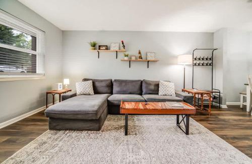 Buechel Apartment | Urban Excitement Suburban Calm Hot Tub & Game Room