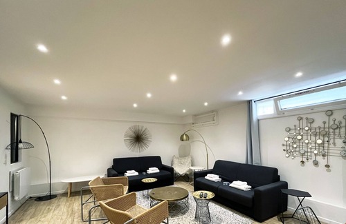 Amerique Apartment | Urban Flat 185 - Pretty 2 Bedroom Apartment in Paris