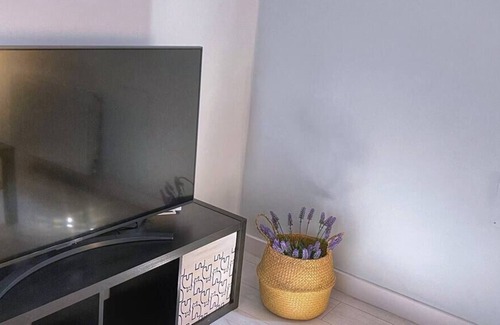 Zabala Apartment | Urban flat reformado con escritorio trabajo y wifi
