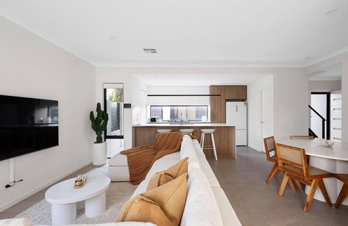 Hillarys House | Urban Haus - Hillarys