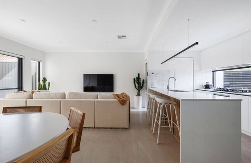 Hillarys House | Urban Haus - Hillarys