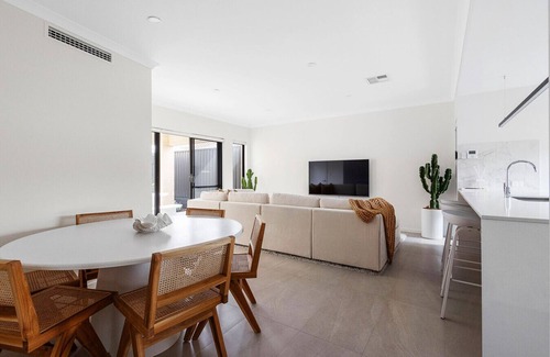 Hillarys House | Urban Haus - Hillarys