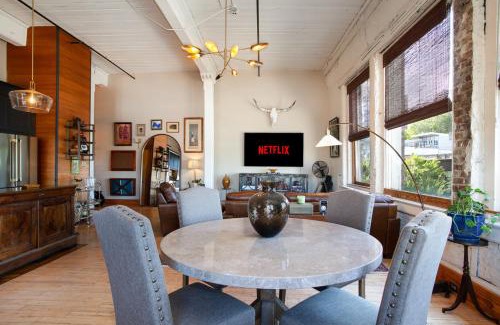 Old City Apartment | Urban Haven Loft Near Market Square