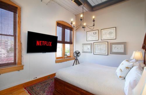 Old City Apartment | Urban Haven Loft Near Market Square