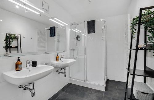 Graz City Centre Apartment | Urban Jungle Design - Historic City Center with Free Parking & Panoramic View by HERO HOMES