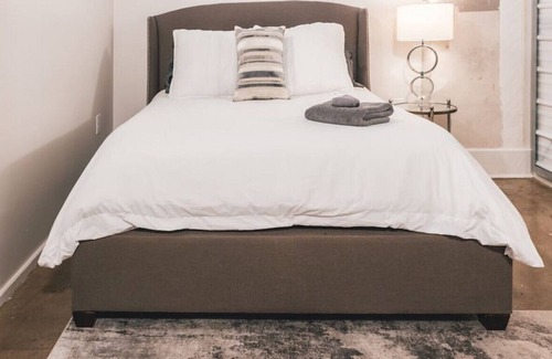 Old City Apartment | Urban Loft ≫ Corner of Downtown & Old City ≪