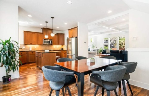Concordia House | Urban NE PDX 3bd home + bonus room, fenced yard & garage