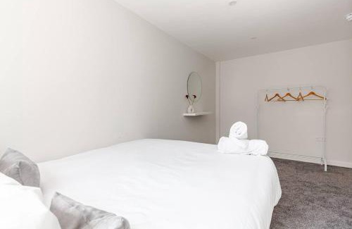 Chinatown Apartment | Urban Oasis by LVP Apartments - 1-Bed City Escape with Sofa Bed - Perfect for Business & Leisure