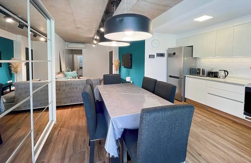 Villa del Parque Apartment | Urban Retreat Elegant Modern Apartment with Balcony in Villa del Parque