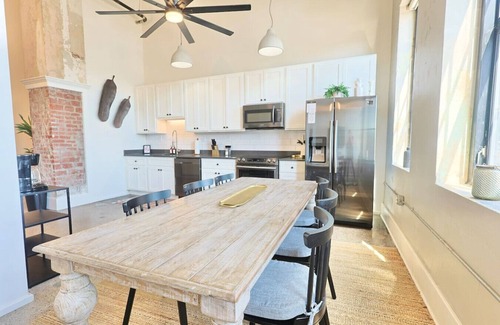 Old City Condo | Urban Retreat w/Downtown Views