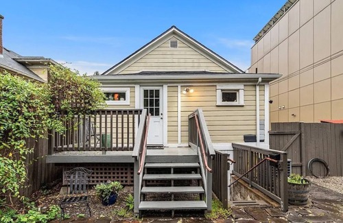 Alberta Arts District Apartment | Urban Rustic 1-Bedroom Studio in the Alberta Community