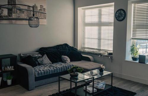 Newport Apartment | Urban View Apartment - Sleeps 6