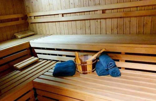 Schoenwald Apartment | Urlaub auf 1.000 Meter Höhe mit Pool und Sauna