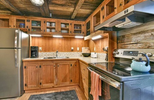 Black Mountain Cabin | Ursa Minor walkable to Black Mtn Golf Course