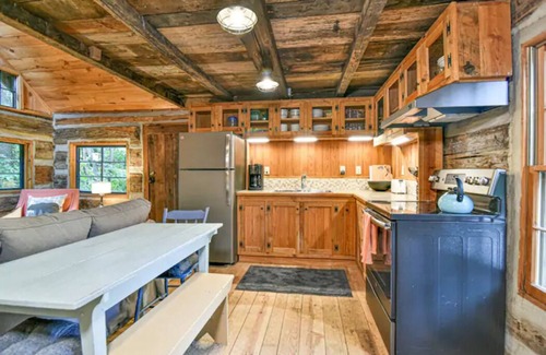Black Mountain Cabin | Ursa Minor walkable to Black Mtn Golf Course