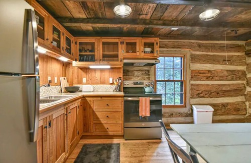 Black Mountain Cabin | Ursa Minor walkable to Black Mtn Golf Course