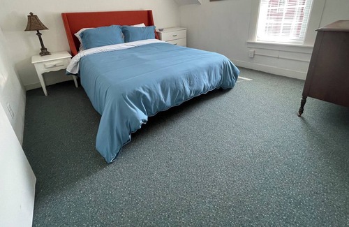 Waterbury Apartment | Clean 3br apt. Historical Waterbury Village. Nearby Stowe and Sugarbush skiing.