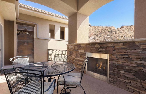 St. George Condo | Utahs Beauty w/Desert & Mtn Views