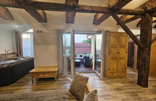 Haje Apartment | Vířivka a sauna na pokoji,nebo na vlastní terase - Farma u Příbrami