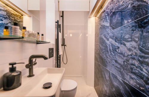 Balatonalmadi House | Vöröskő Villa- TITKÁRI szauna és jakkuzi használattal