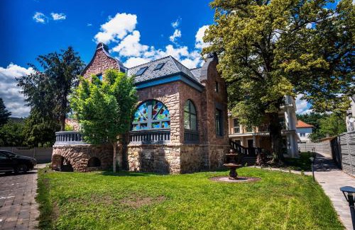 Balatonalmadi House | Vöröskő Villa- TITKÁRI szauna és jakkuzi használattal