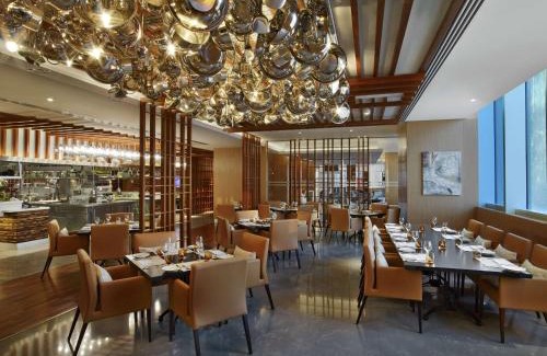 Sheikh Zayed Road Hotel | V Hotel Dubai, Curio Collection by Hilton