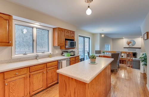 Hudson House | V's Cabin - Close to Troy Beach on the St. Croix & Downtown Hudson, WI