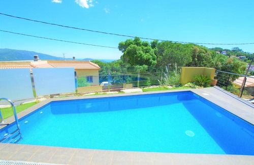 Lloret de Mar Villa | V&V LLORET-VILLA NICOLE moderna villa para 9 PAX con piscina privada y barbacoa