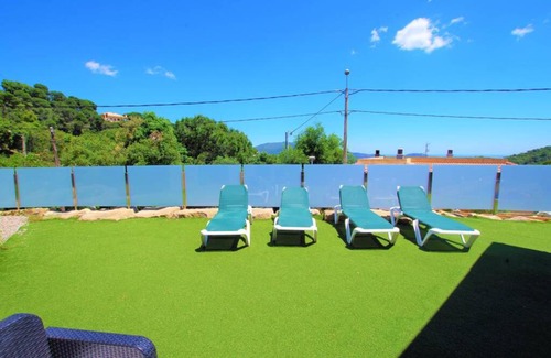 Lloret de Mar Villa | V&V LLORET-VILLA NICOLE moderna villa para 9 PAX con piscina privada y barbacoa