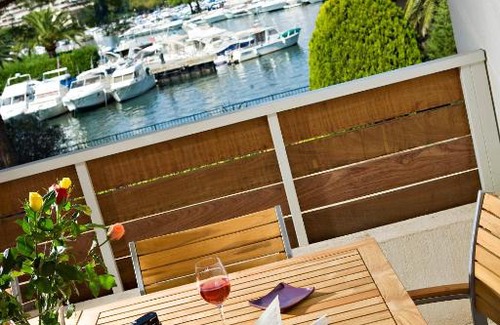 Mandelieu-La-Napoule Apartment | Vacancéole - Résidence Carré Marine