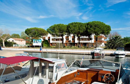Mandelieu-La-Napoule Apartment | Vacancéole - Résidence Carré Marine