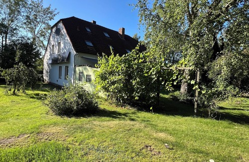 Hohenkirchen Apartment | Vacation apartment Baltic Sea - 120 square meters, with large garden, near Wismar & beach (5km)