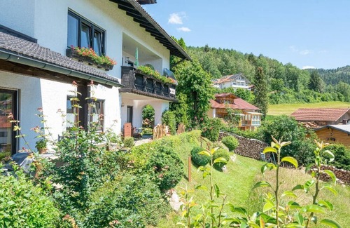 Silberberg Apartment | Vacation apartment for 2 people (50m2) with a fantastic view and terrace with adjoining garden